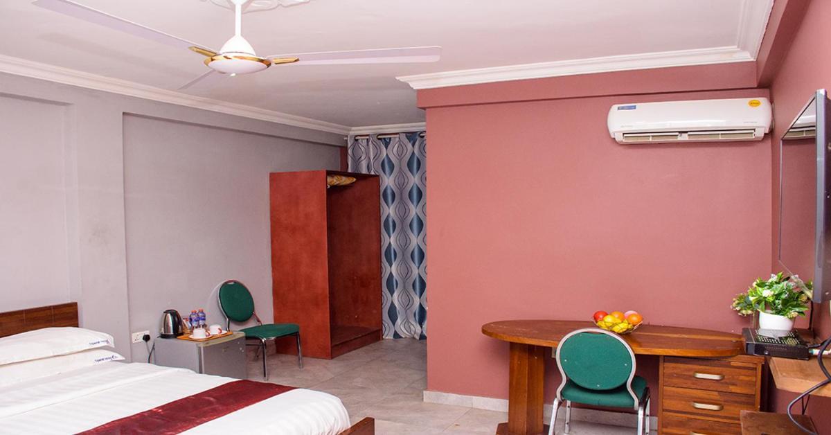 Triple Hill Hotel Weija Exterior foto